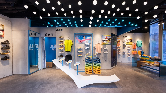 英雄集结畅跑蓉城hokaoneone中国独家品牌概念店落户成都