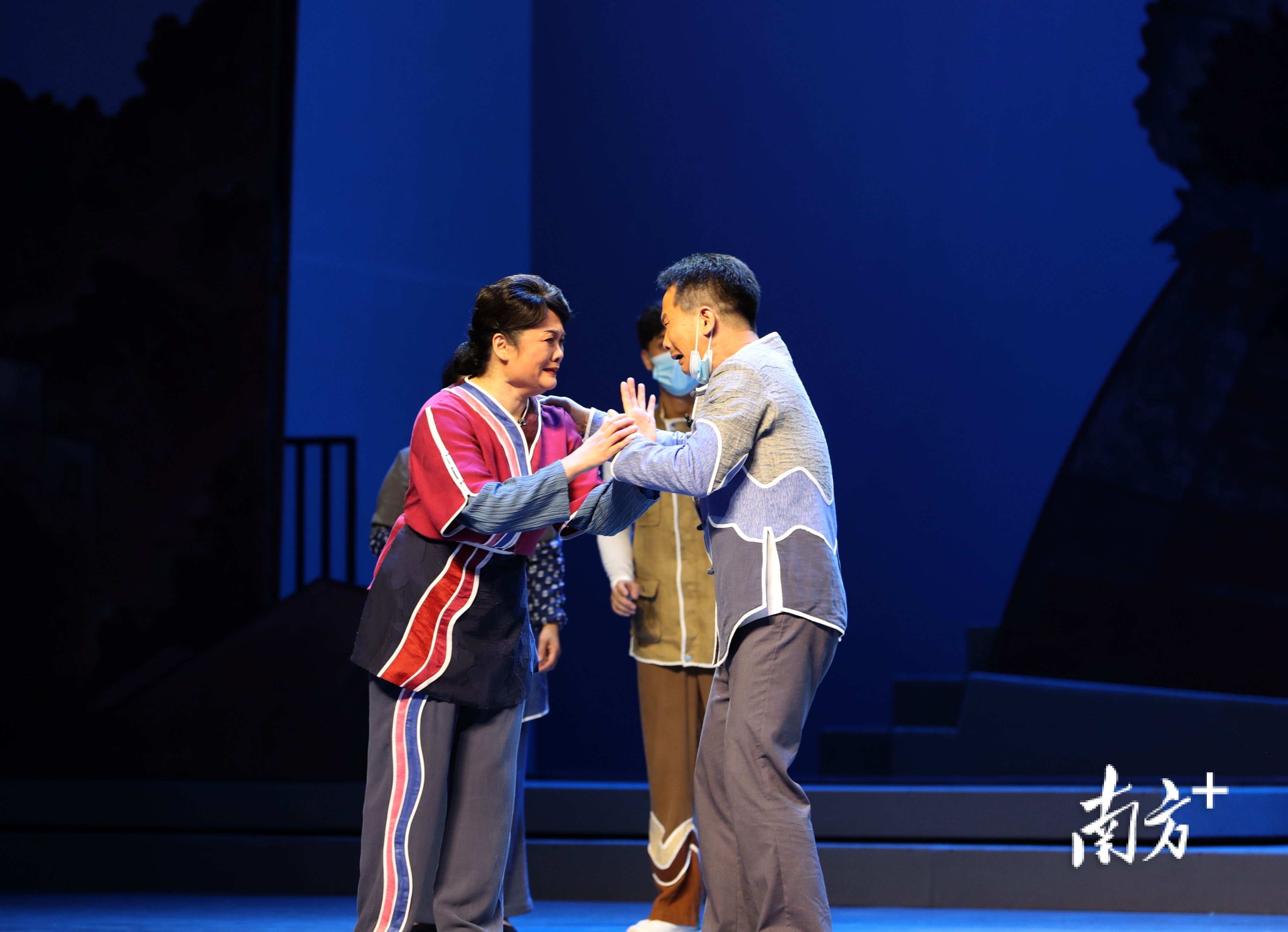 梅州五华:"五代同堂"演活一台大戏