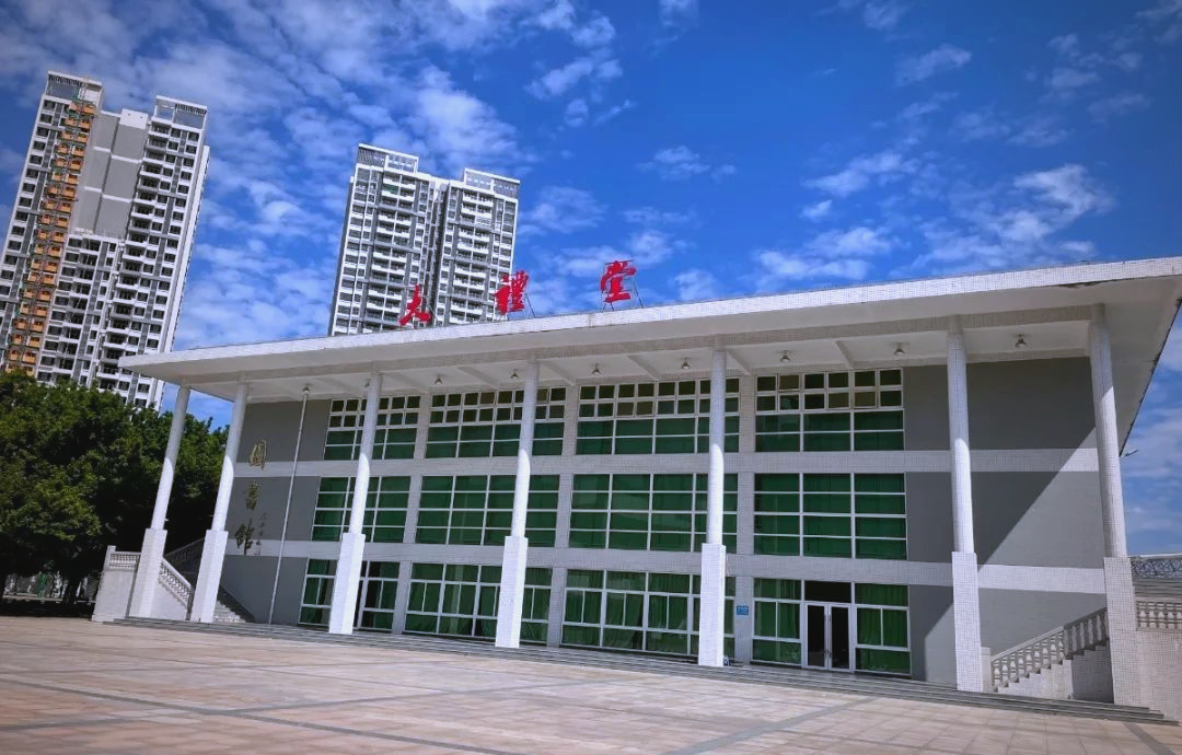 崇雅中学招聘:历史名校与现代教育的完美结合