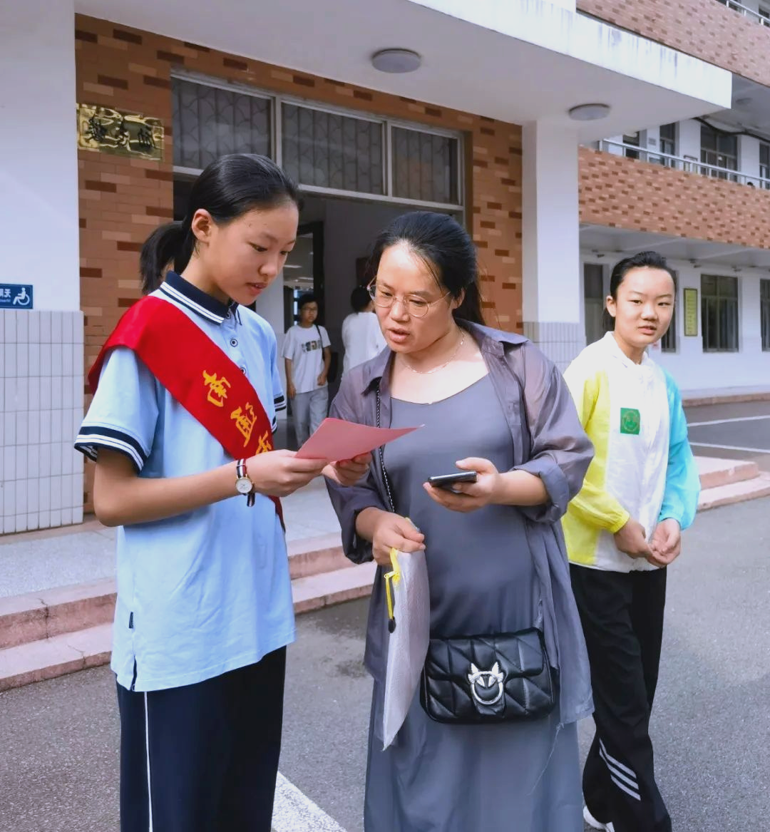 启秀中学新生报到:百年名校迎接青春启航