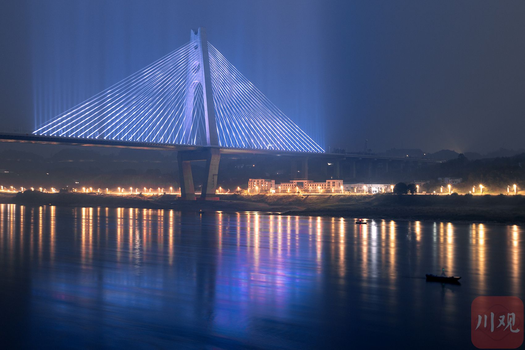 c视觉︱闪"靓"长江!成宜高铁宜宾临港长江公铁大桥亮灯