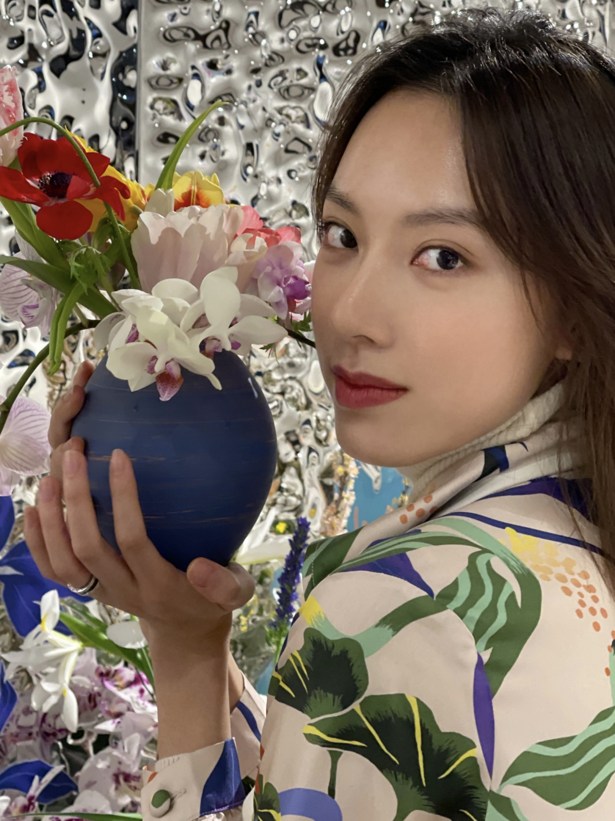 孙嘉灵杂志采访曝光 浪漫文艺展现灵动魅力