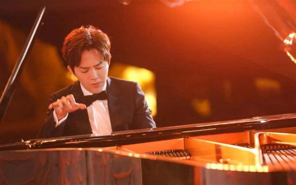 国内"80后"钢琴演奏家中,郎朗,李云迪,陈萨一向最为知名,而被大众冠以