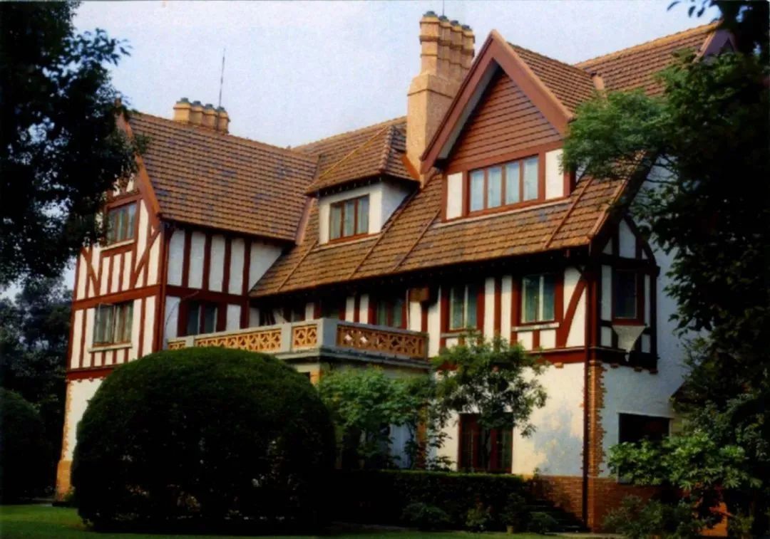 武康路上这座90多岁的欧式老建筑,你知道它的来历吗?