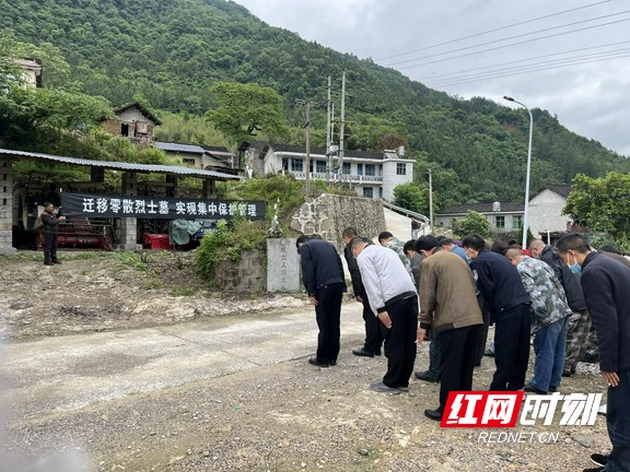 永顺县青坪镇:散葬烈士墓迁入烈士陵园