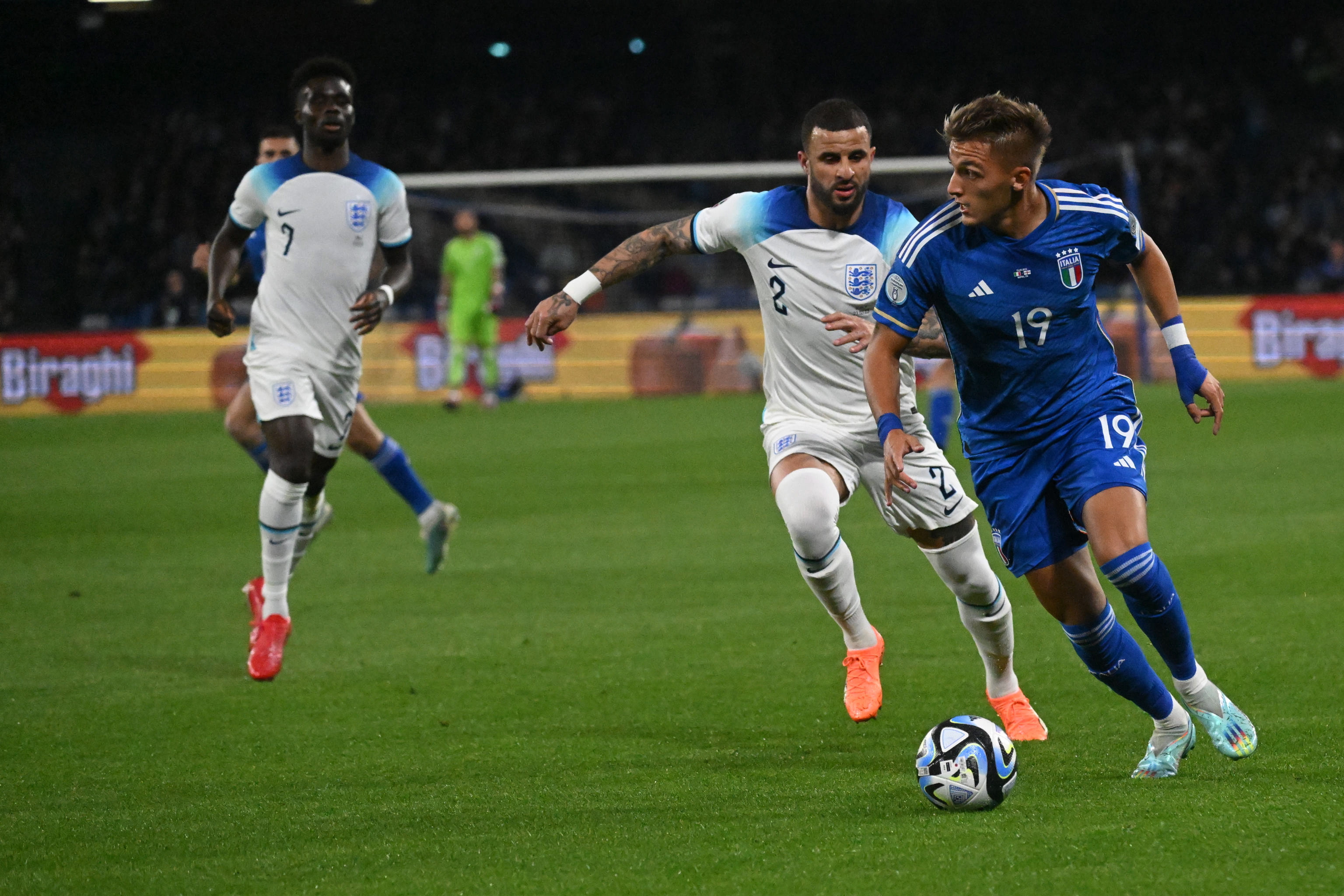 足球——欧锦赛预选赛:英格兰胜意大利