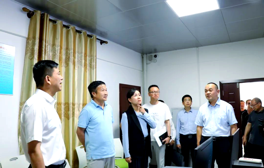 高考护航行动:市领导检查枝江二中准备情况