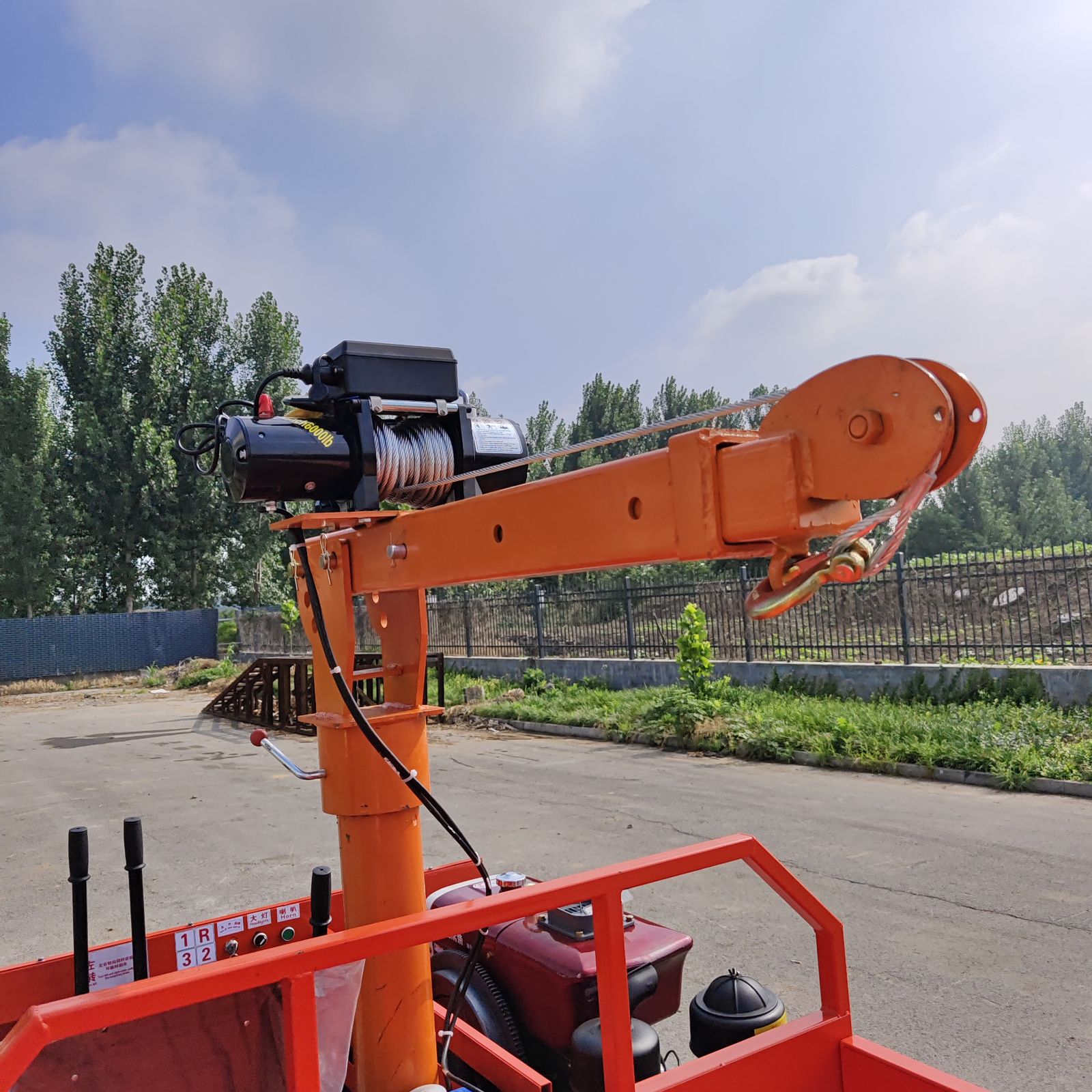 爬山虎 履带式爬爬车 拉木材 雪地运输车 小型山地运输车