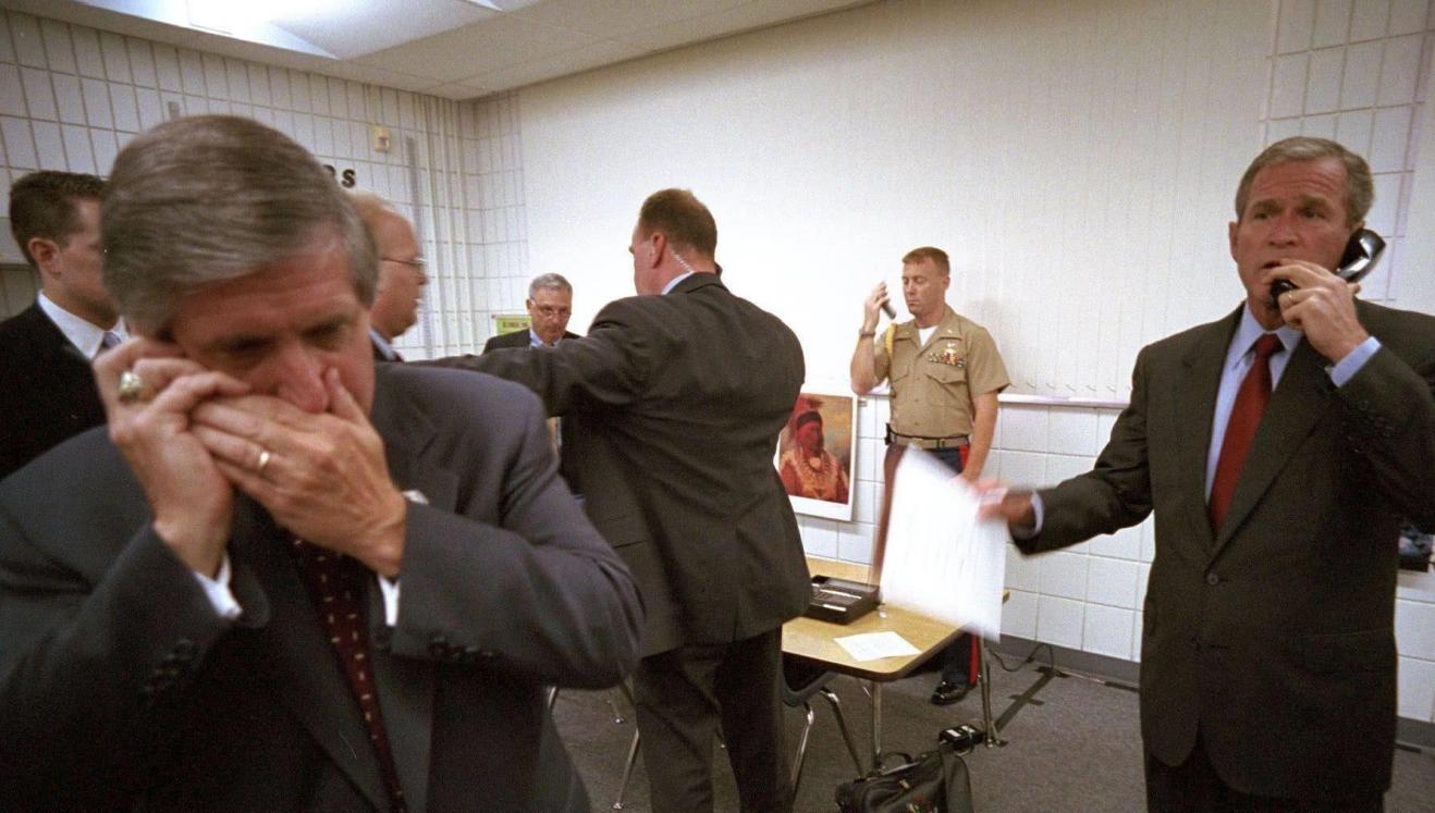 911事件当天的小布什:不顾众人反对回到白宫,图3获知袭击的瞬间