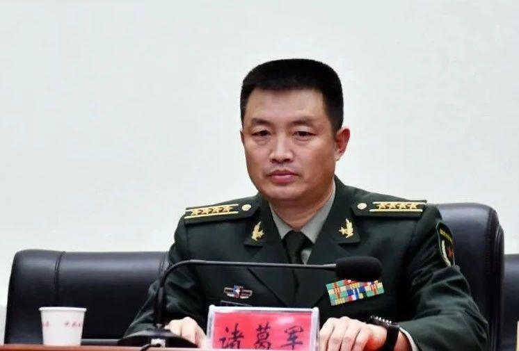 陈历贤就任新邵县人武部党委第一书记