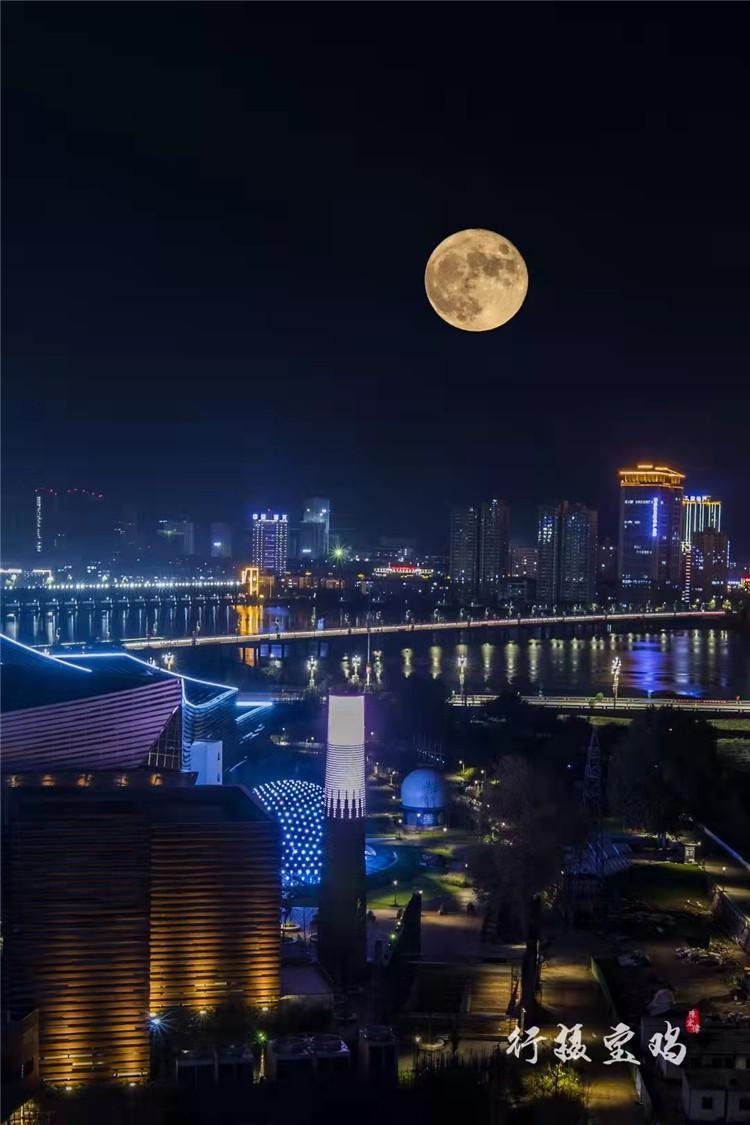 中秋的月亮没看够?一大波美图记录宝鸡月圆时刻!