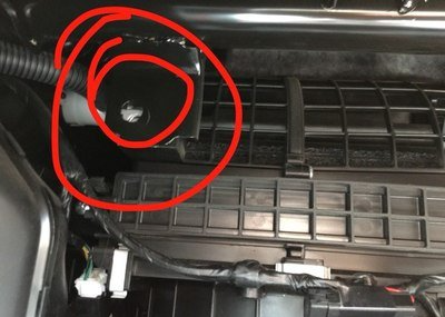 吉利远景空调水排水口位置在哪里?