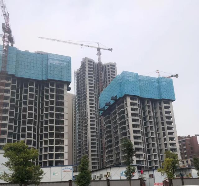 重庆启迪协信星麓原楼盘停工一年半