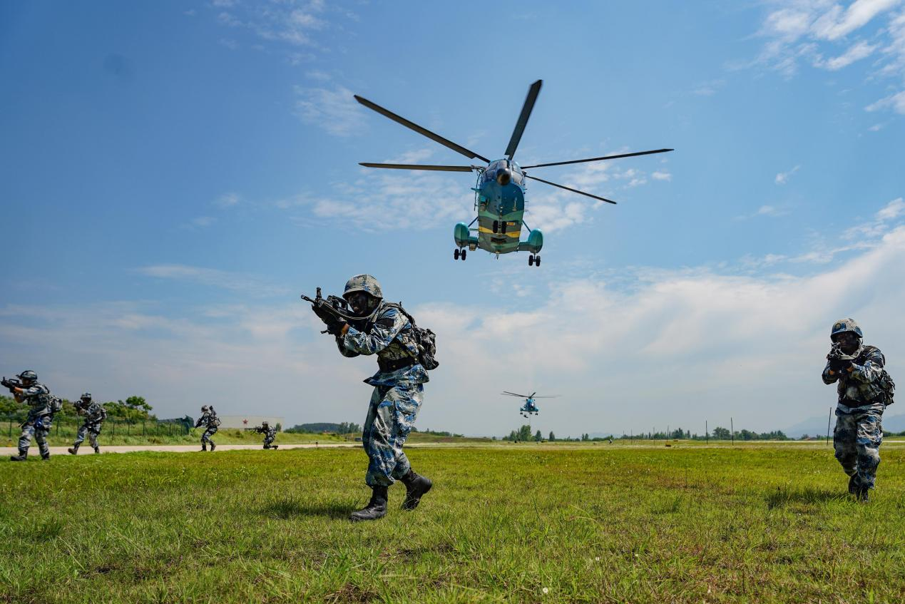 "猎人"出击!多图回眸空军特种作战实战化训练