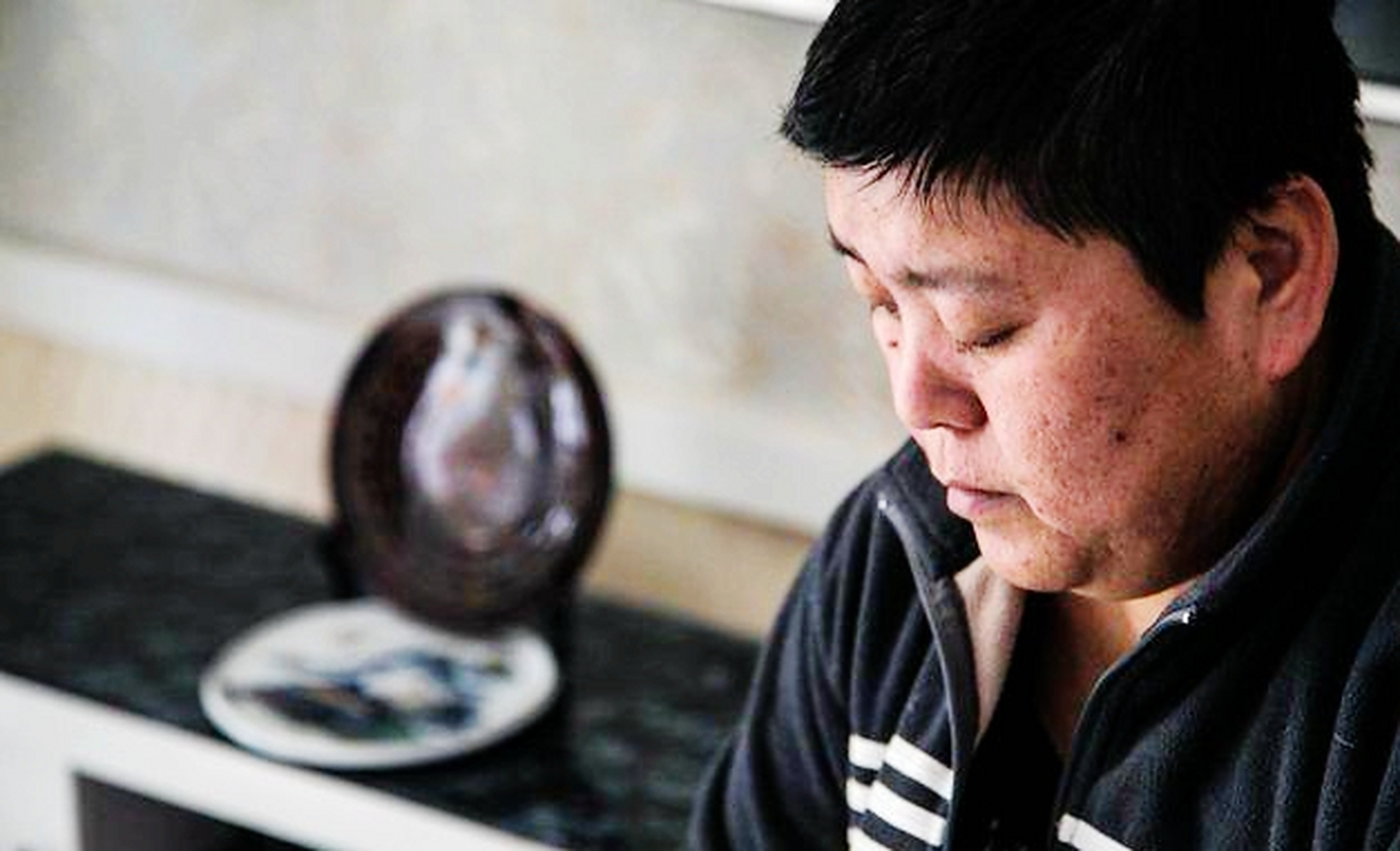 这位名叫蔡力的举重运动员一生获得了60多枚冠军奖牌.