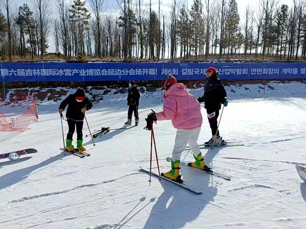 龙井海兰江滑雪场电话图片