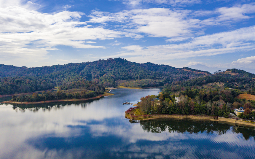 江西南丰:生态水库冬景美