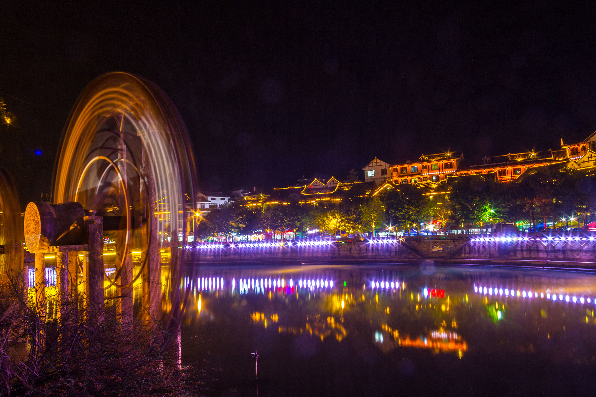 贵州黔东南藏着个中国最美县城,小城夜景如画,是你家乡吗?