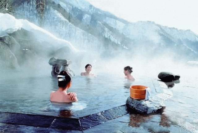 延边依托长白山温泉,拥有历史悠久且韵味独特的温泉文化,寒冷干燥的