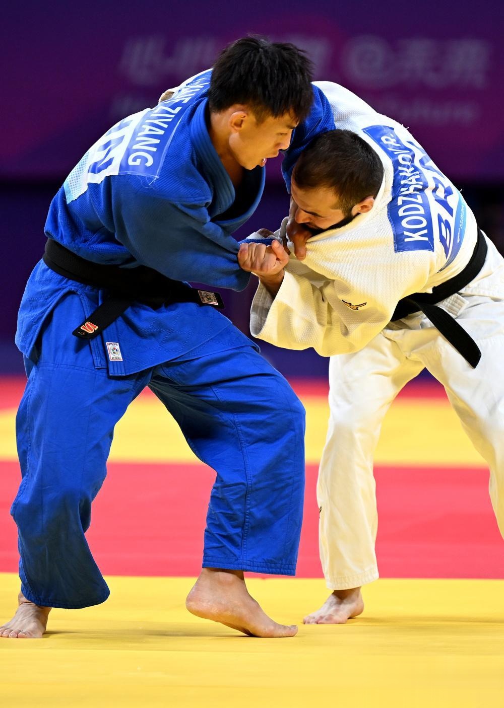 奥运会巨大争议!日本柔道选手暴怒,3分钟不退场日媒:世纪错判