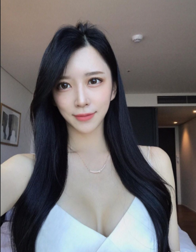 韩国女模被称"海贼王女帝",魔鬼身材,网友直呼让人受不了