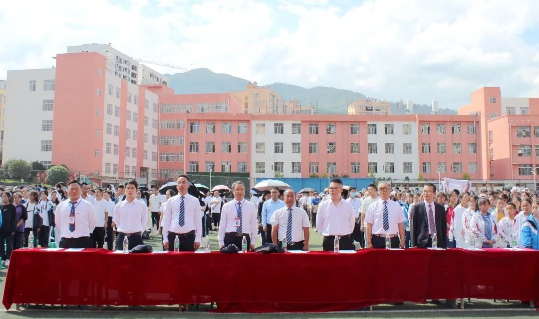 越西二中举行2022年秋季学期开学典礼暨表彰大会