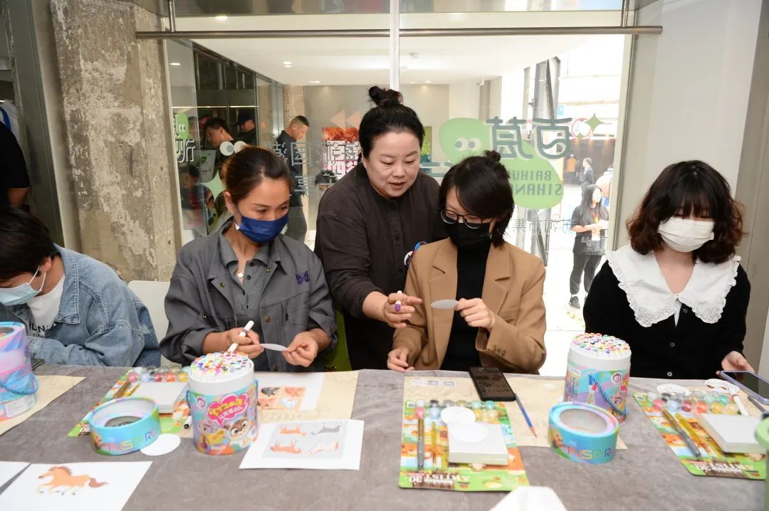 在画作中游苏河,"百绘四行——四行仓库绘画作品展"与你相约四行市集