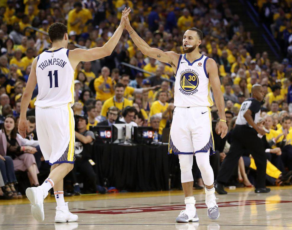 国王逆转比赛,湖人旧将发威,双星对阵,70分比68分,谁更胜一筹