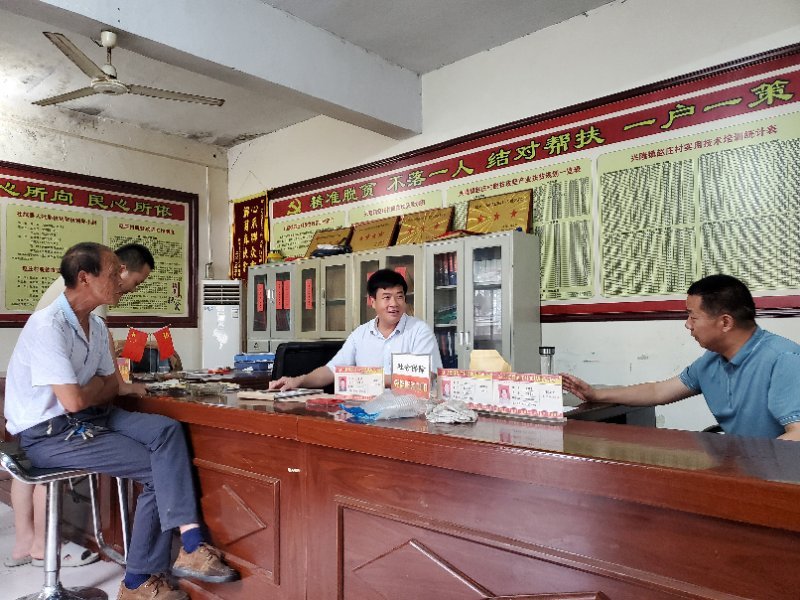 社旗县人大常委会副主任刘元众到兴隆镇督导脱贫攻坚工作