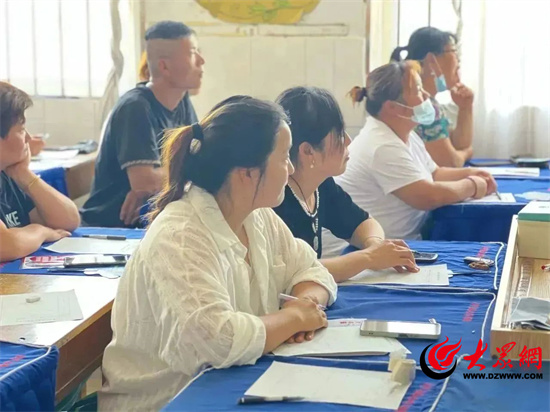 潍坊市坊子区坊安街道南流小学召开家长课程暨期末家长会