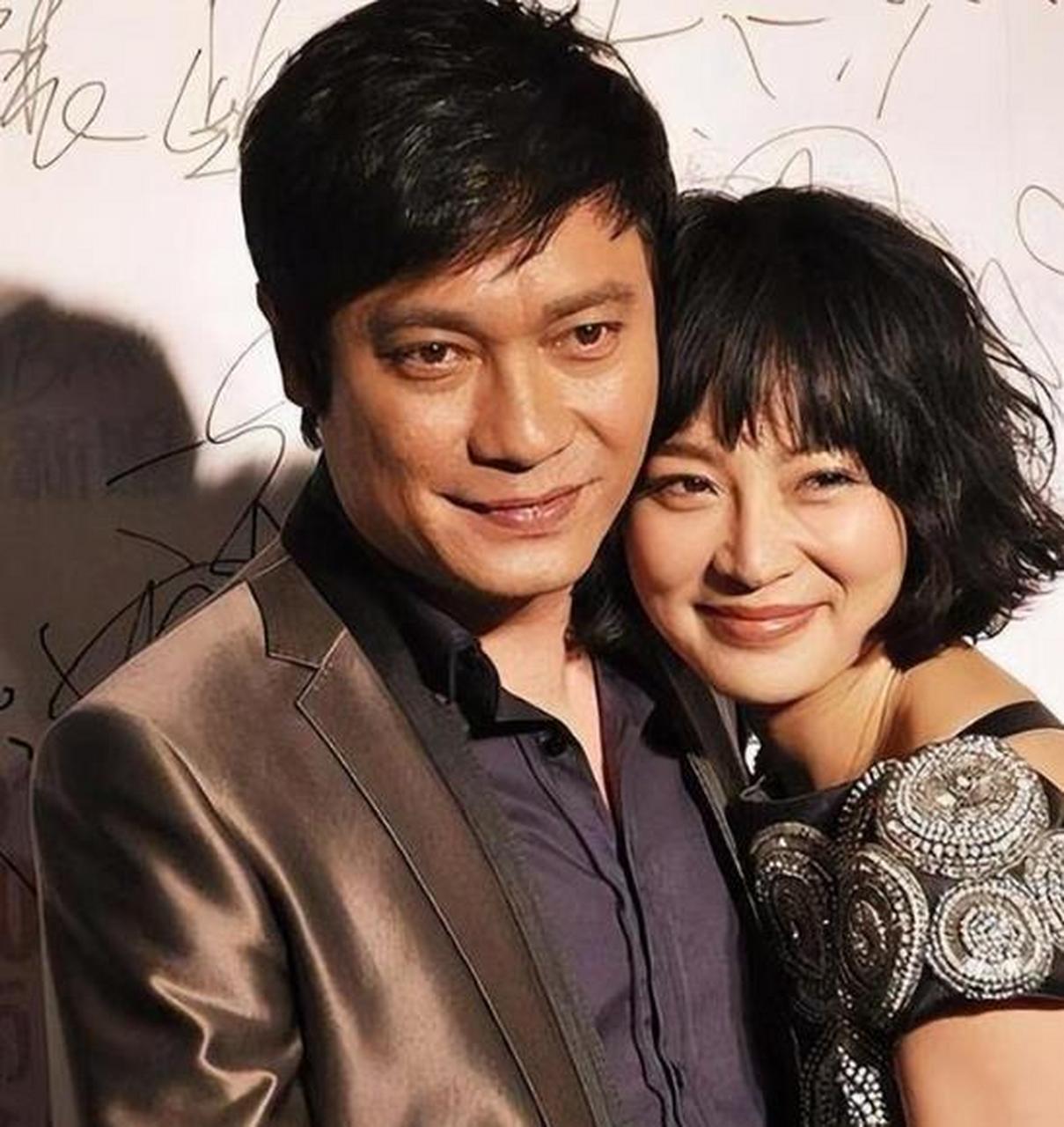 2008年,罗嘉良把所有资产豪宅都留给前妻方敏仪,并承诺按月给儿子生活