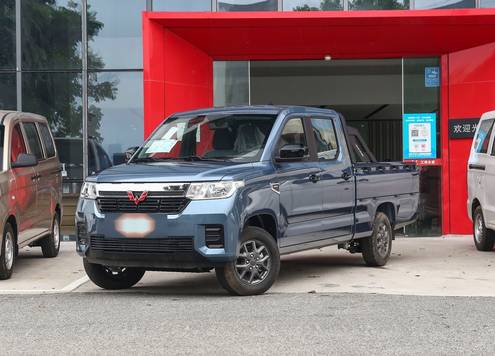 1,五菱征途皮卡以其出色的外观设计备受好评.