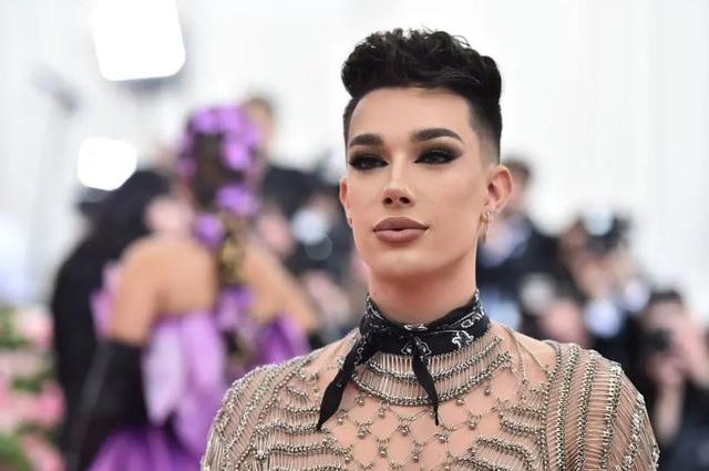 james charles:坐擁千萬粉絲的頂流美妝博主,為何醜聞不斷?