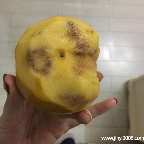 脆柿放久了会变成软柿子吗(脆柿中间有黑点是坏了吗)