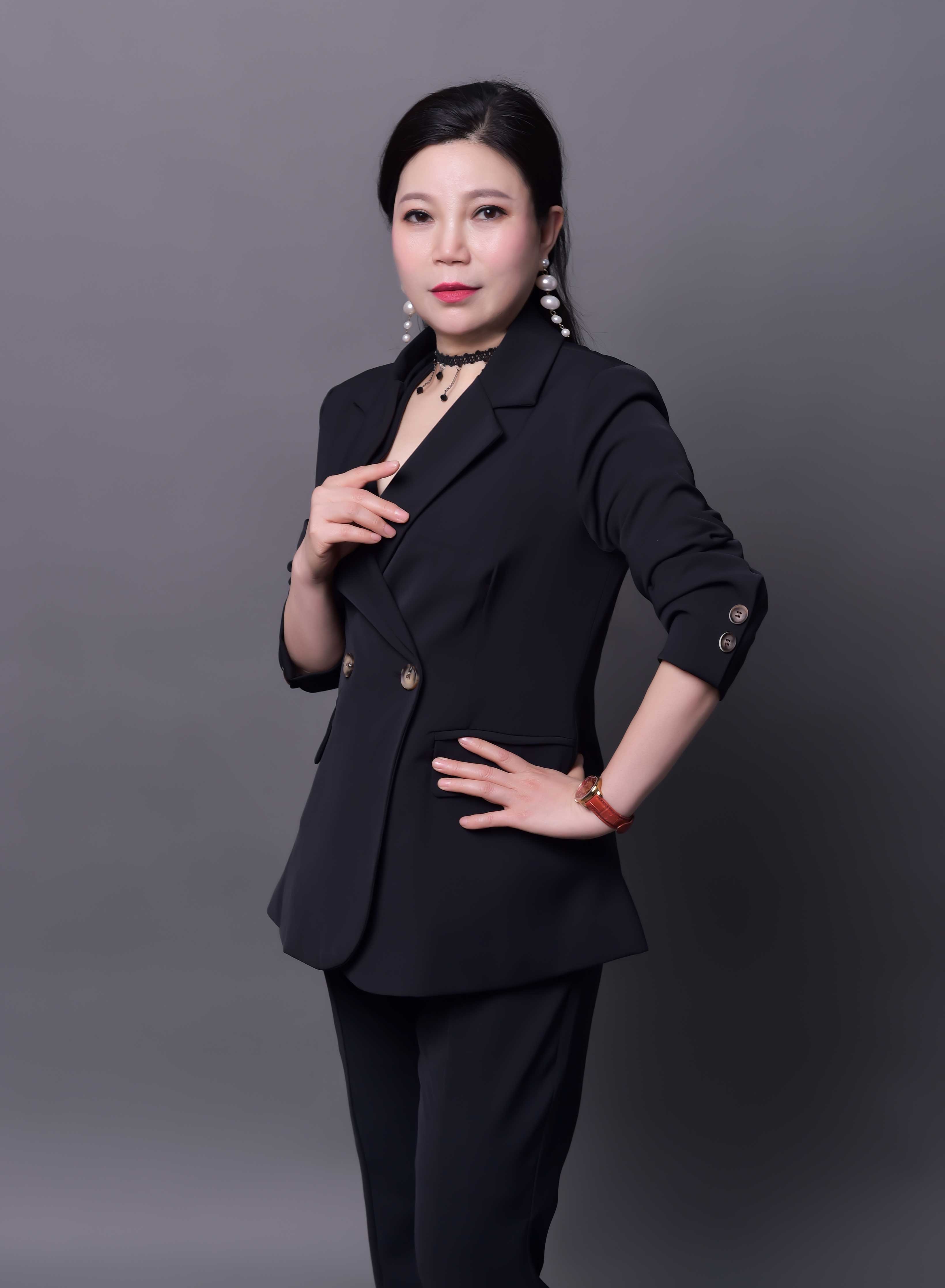 环球创美会高级半永久纹绣师,国内知名持久美妆专家陈玉萍女士