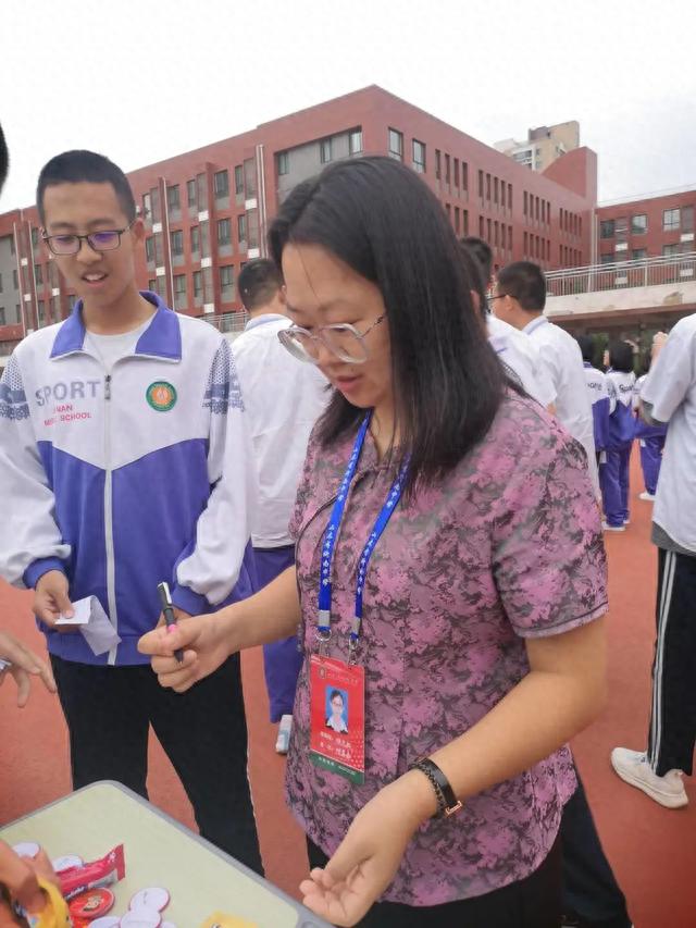 济南中学唐冶校区举行高三年级学生心理游园运动会