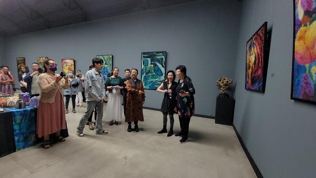 傳承與繪畫探索——鍾紹琳染色繪畫作品展北京南卡藝術中心開幕