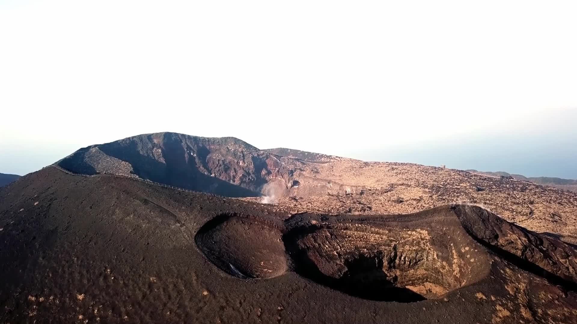死人同活人谈笑风生?1952年的这场惨剧,成了全日本媒体的耻辱