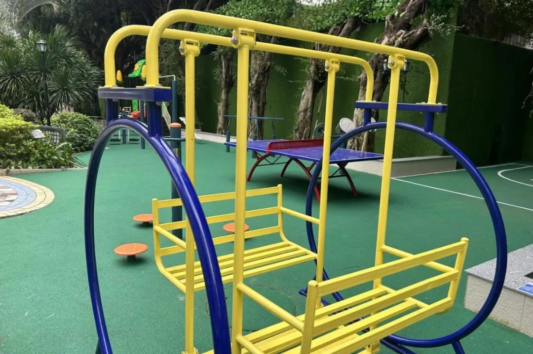 "微改造"吉大街道竹苑社区竹苑新村中心小公园的游乐设施已锈蚀严重