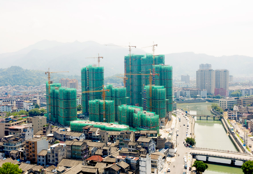 中国蓝新闻:桥头镇桥一村城中村改造项目提前一个月实现全部结顶 预计