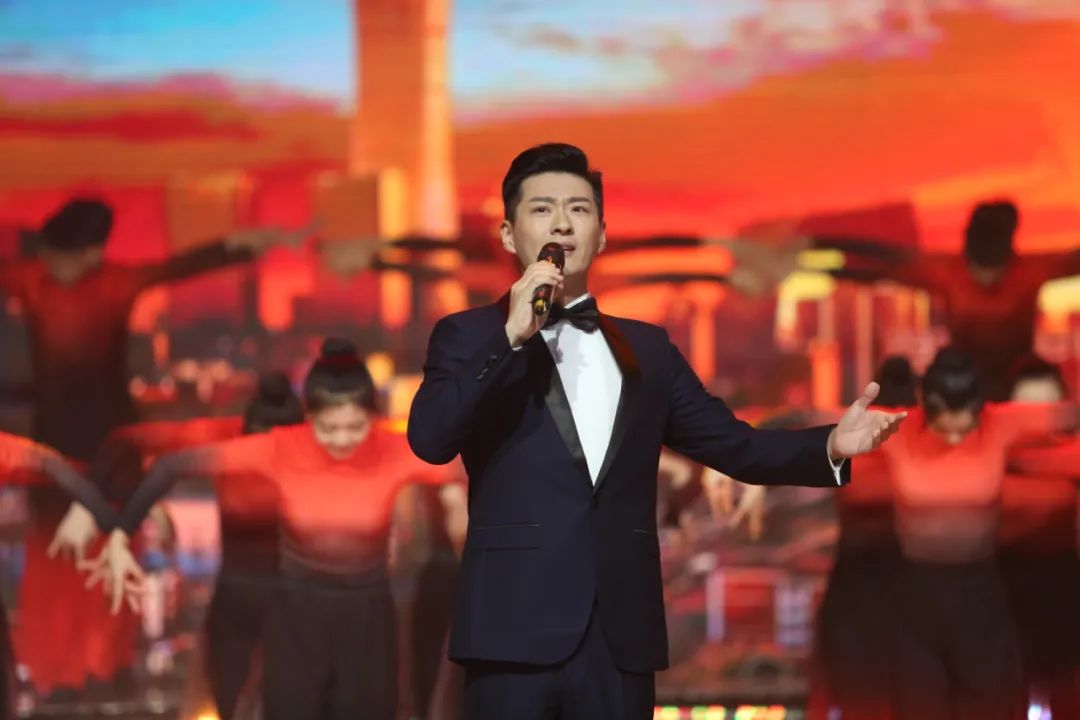 腊月二十八看青岛春晚虎跃幸福年明月海藻2022青岛市