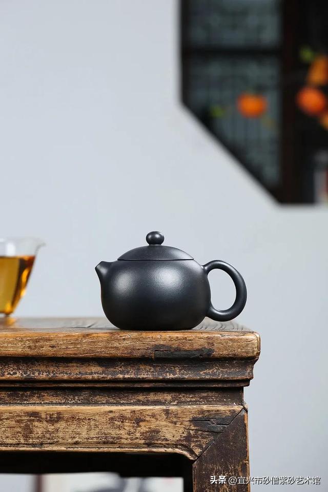 「西施」320cc,高黑泥 王岳龄(国高级工艺美术师 一级高级技师)