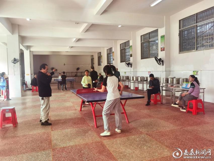 涟源市斗笠山镇中心校举行乒乓球比赛