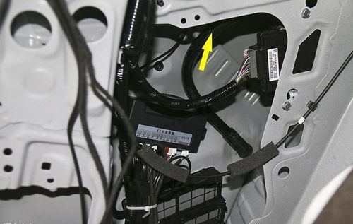 06 款奥迪 a6l 蜂鸣器位置在哪里?