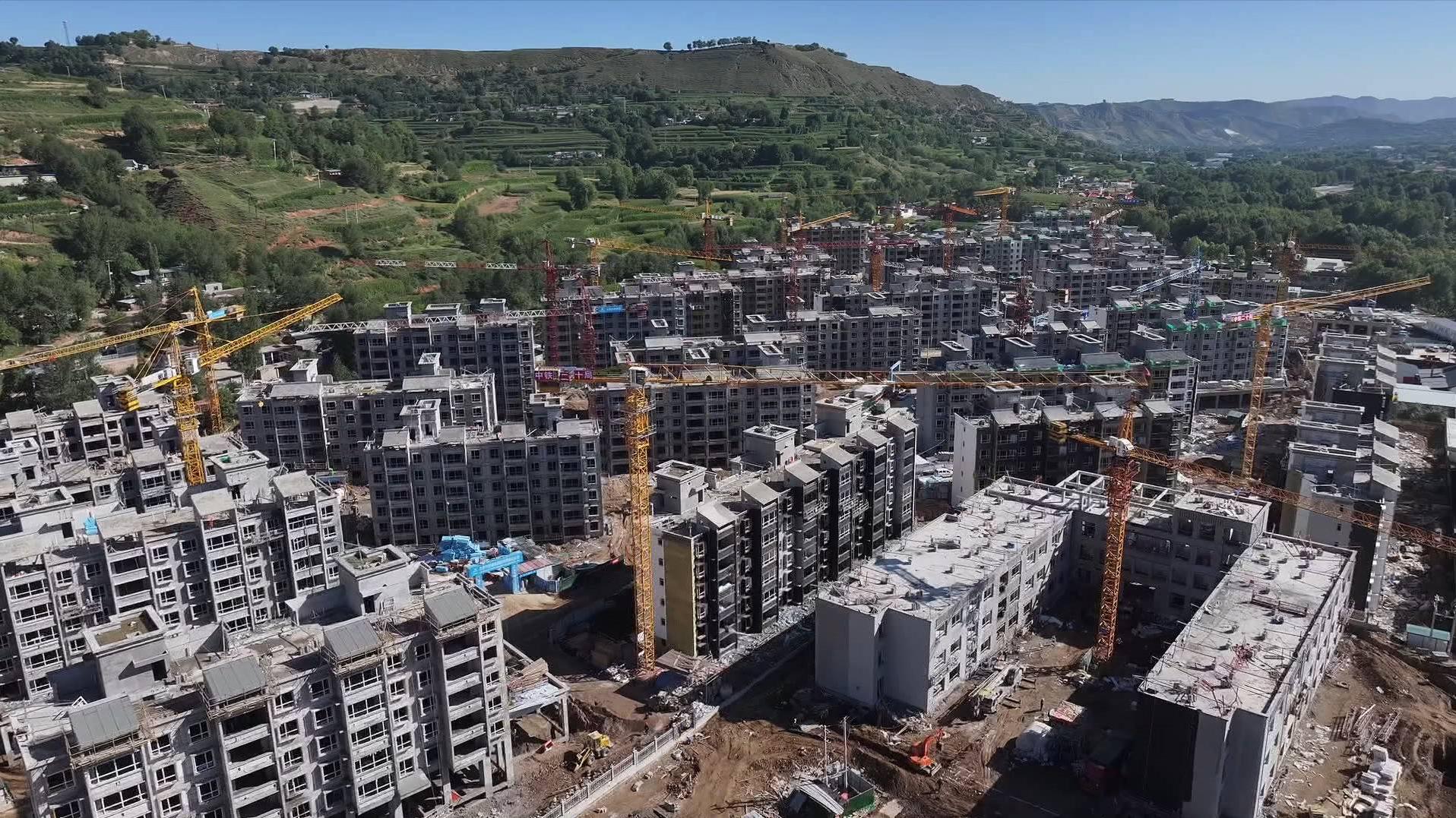 灾后重建加速"积石成山,重建家园"有崭新模样