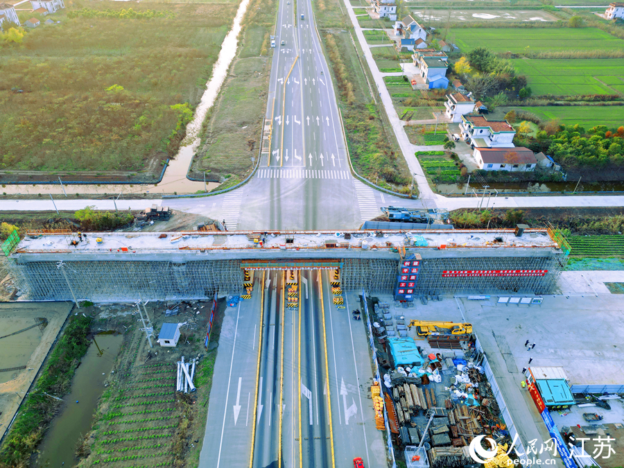 洋吕铁路一重点控制性工程提前完工 全线预计明年底通车