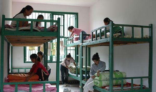 一些农村寄宿学校要求老师住校,晚自习一节补贴2元,这是否合理