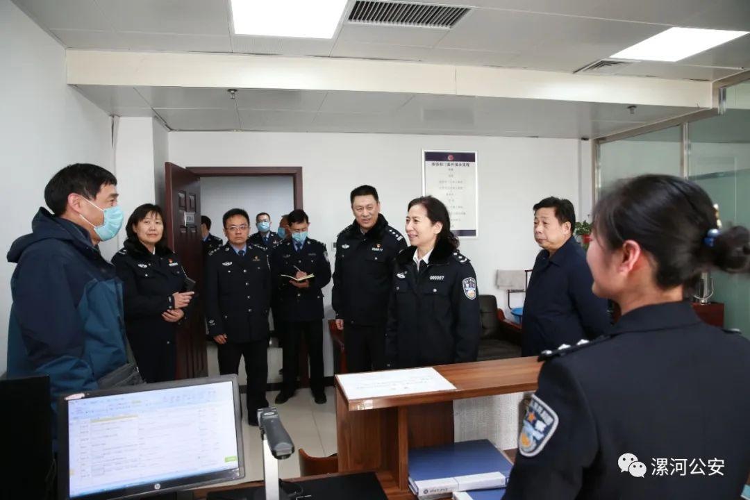 省公安厅副厅长黎萍莅漯走访慰问
