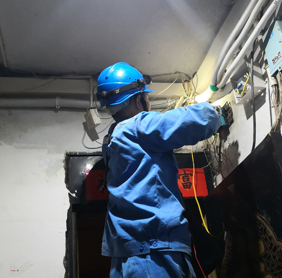 南网清镇供电局:优质服务为留守老人撑起用电"安全伞"