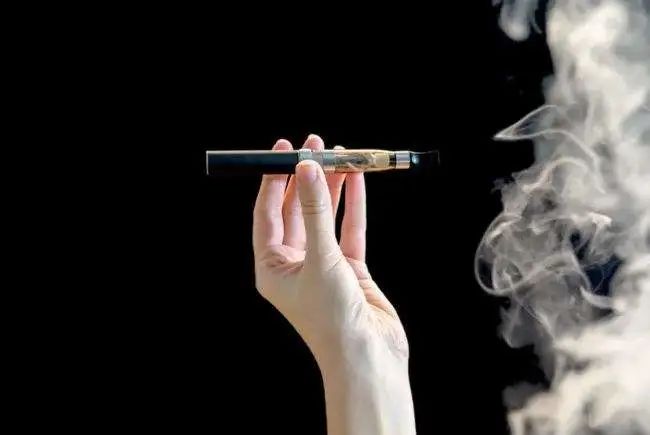 上头电子烟在社交圈传播系新型毒品吸食成瘾性强